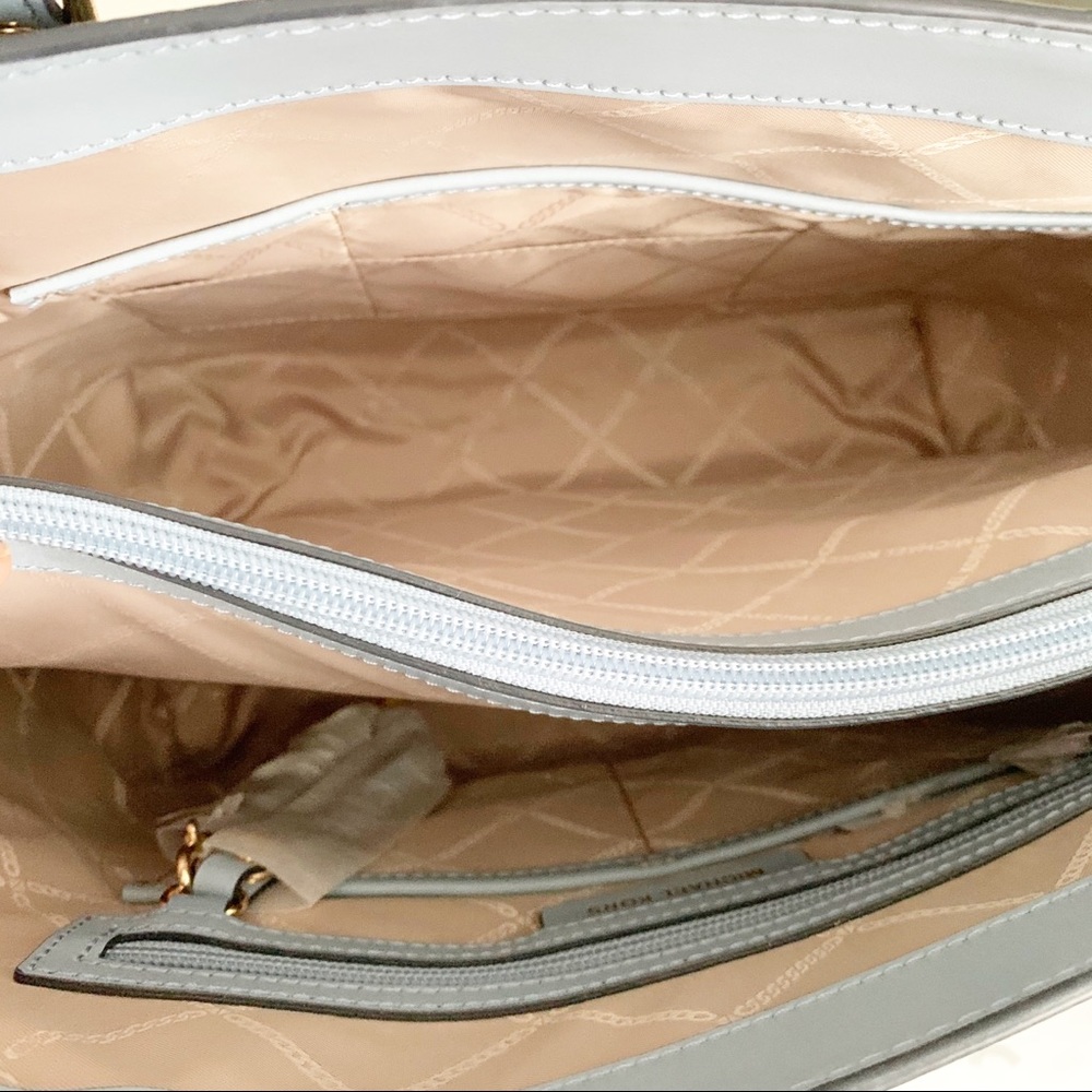 New Michael Kors Voyager Tote - Picture 4 of 6